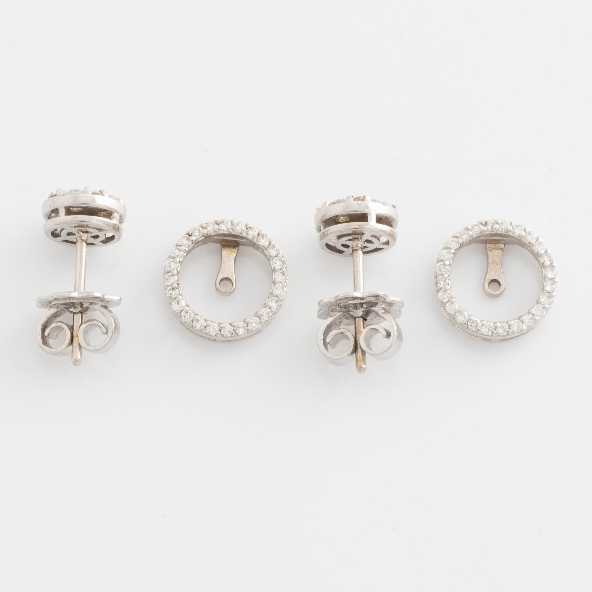 Örhängen med briljantslipade diamanter.