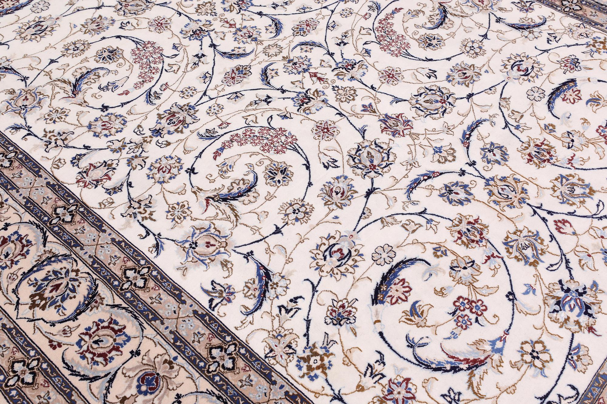 Matta, Nain part silk s.k 9LAA , ca 361 x 255 cm.