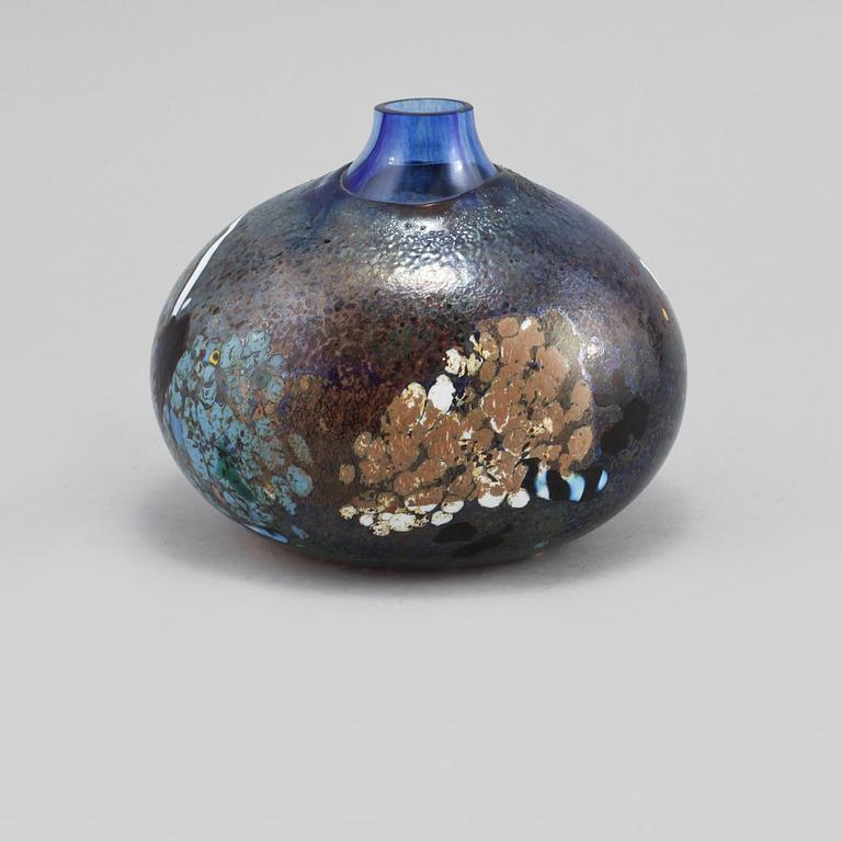 VAS, glas, Bertil Vallien, Kosta Boda, sent 1900-tal.