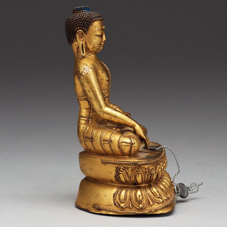 A gilt bronze figure of Buddha, Qing dynasty (1644-1911).