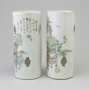 A pair of Chinese porcelain vases, 20th century.