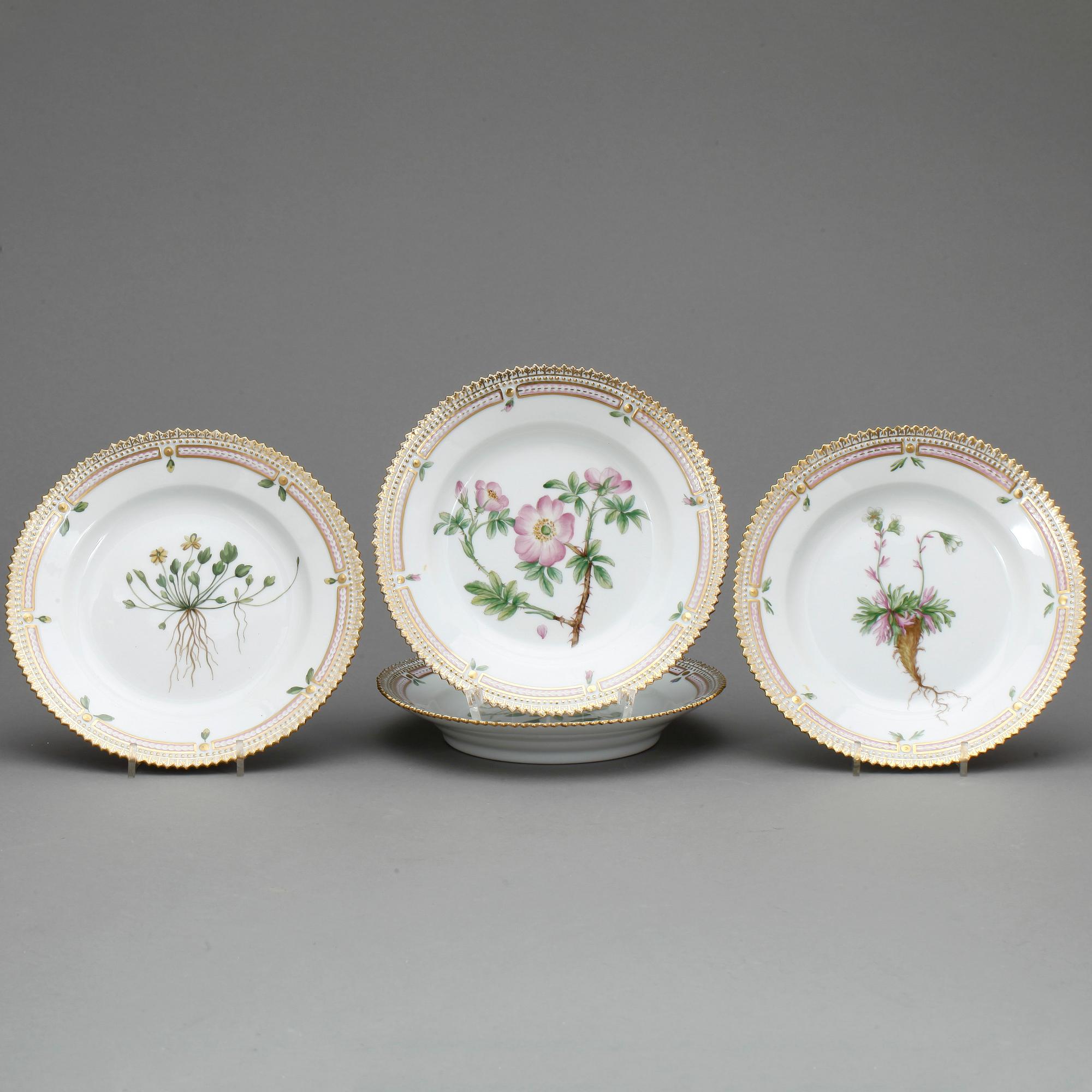 ASSIETTER, 4 stycken, porslin. "Flora Danica", Kunglig Dansk, 1900-tal.
