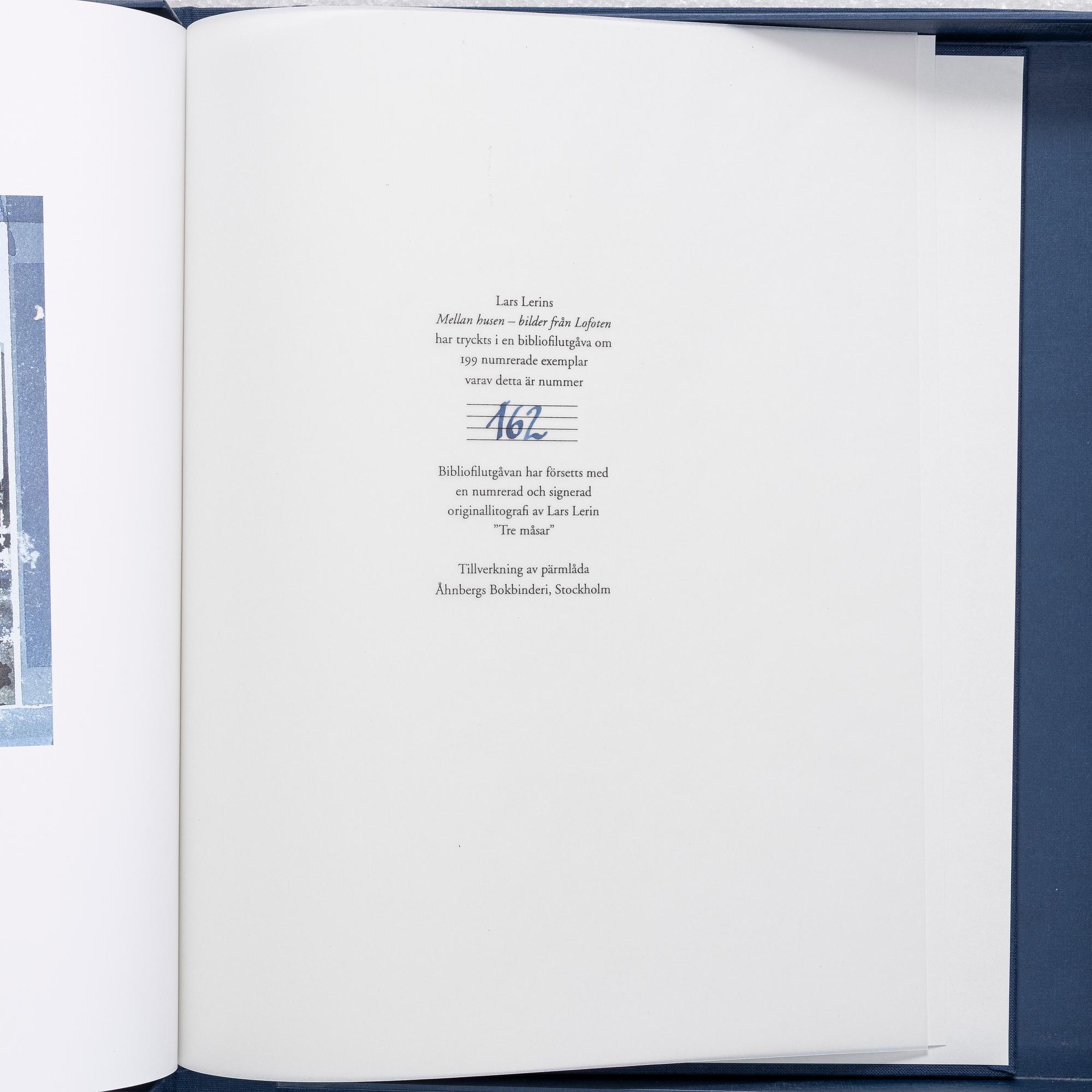 Lars Lerin, "Mellan husen-bilder från Lofoten", bibliophile edition with a colour lithograph "Tre Måsar".