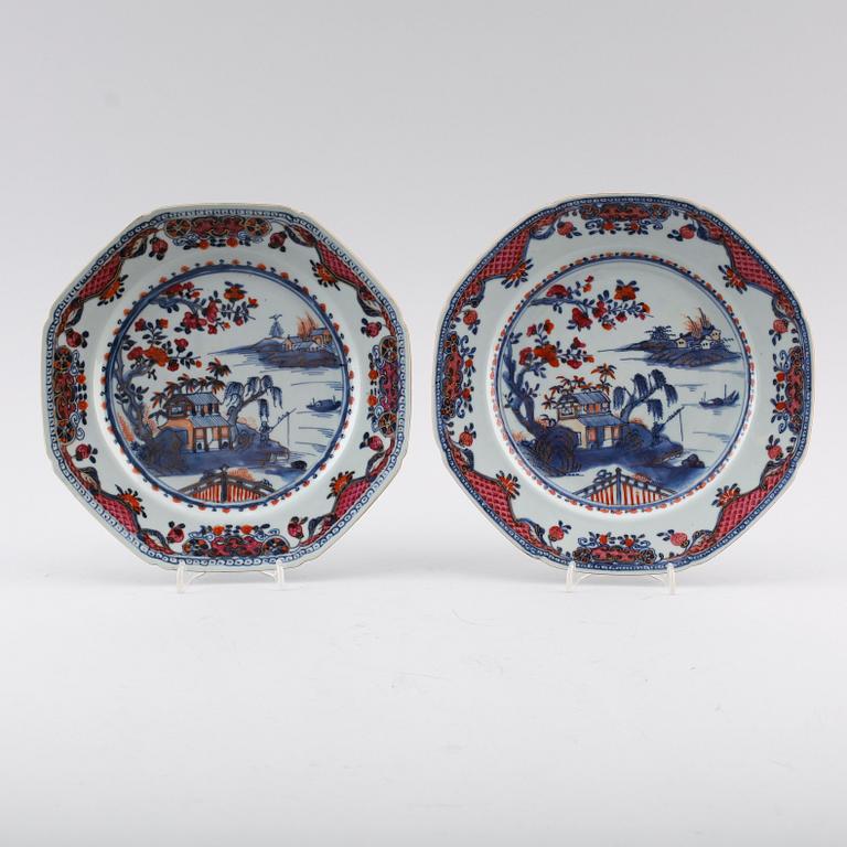 TALLRIKAR, 1 par, porslin, Kina, 1700-tal.