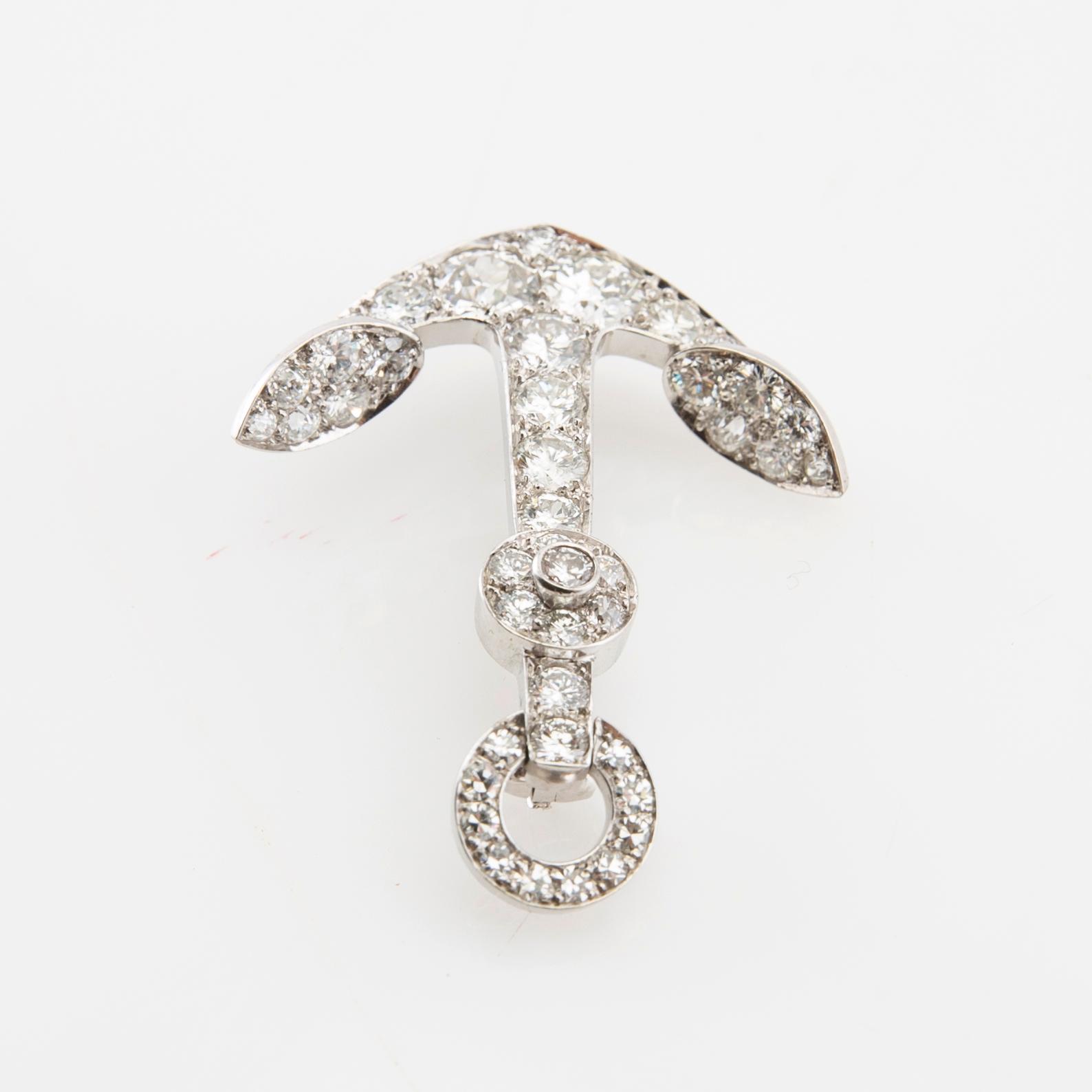 Brooch in the form of an anchor made of 18K white gold with diamonds.