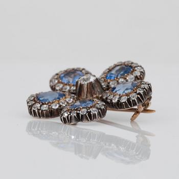 A heart shaped sapphire and old-cut diamond brooch/pendant.