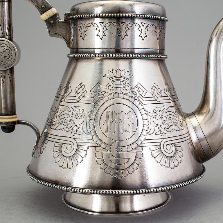 A Russian 19th century parcel-gilt tea-pot, mark of Nicolai Kemper, St. Petersburg 1882.