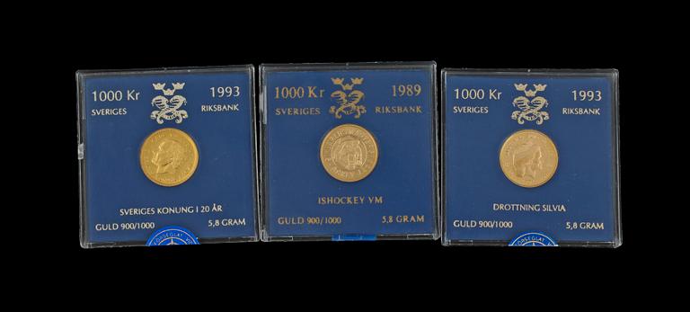MINNESMYNT. 3 st, guld 900/1000, 1000 kr, Sverige 1989 resp 1993. Totalvikt 17,4 gram.