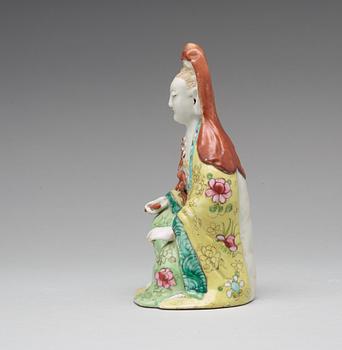 A famille rose porcelain figure of Guanyin, Qing dynasty, circa 1800.