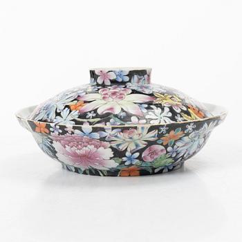 Skål med lock, porslin. Kina, sen Qingdynasti/1900-tal.