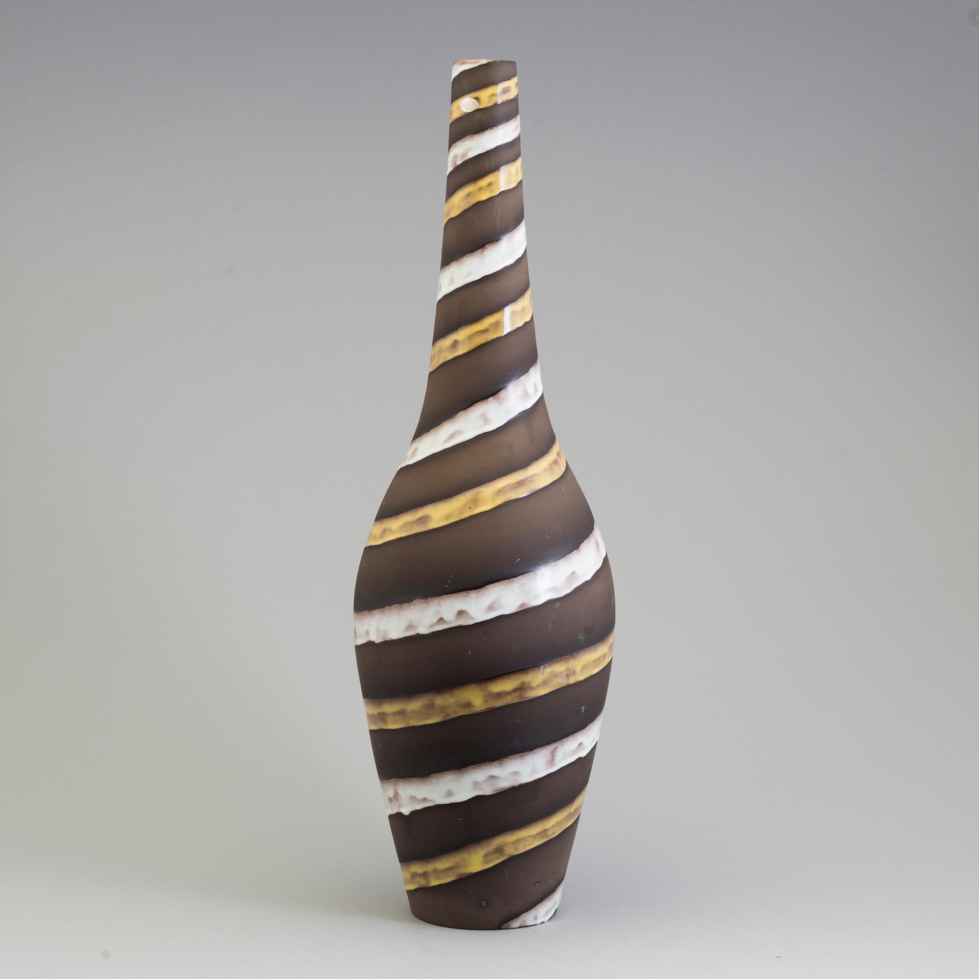 INGRID ATTERBERG, vas lergods, "Spiral", Upsala-Ekeby.