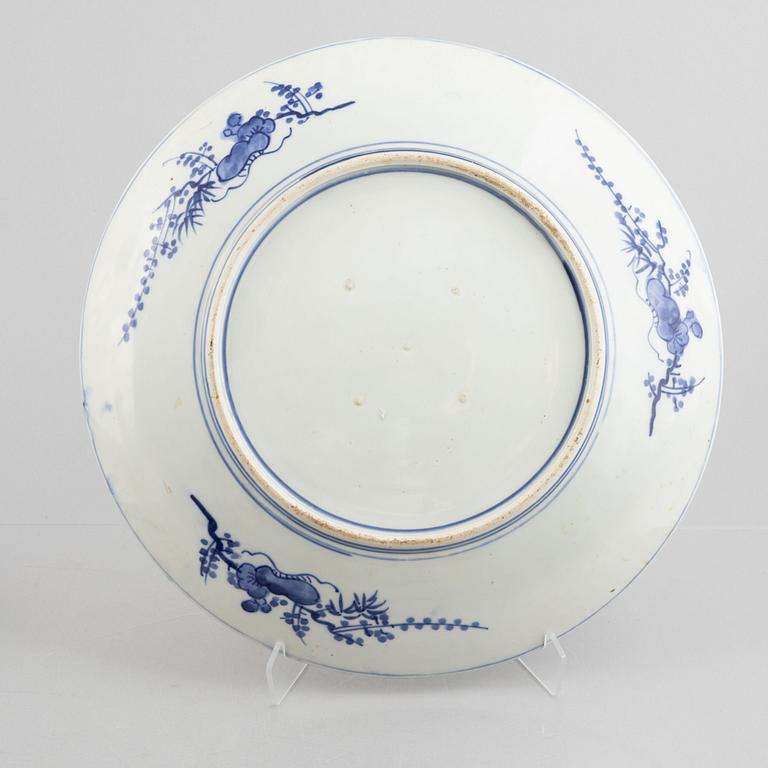 Two Japanese porcelain plates, early 20th centur.