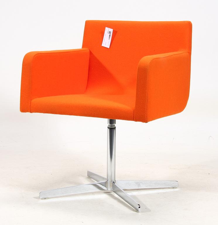 SNURRFÅTÖLJ. 2000-tal.