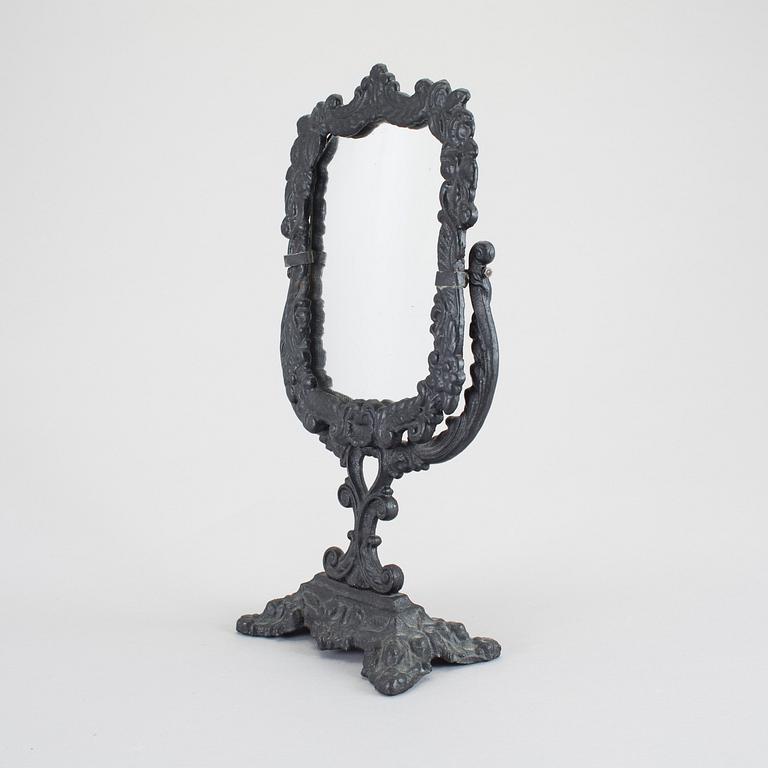 BORDSSPEGEL, gjutjärn, omkring sekelskiftet 1900.