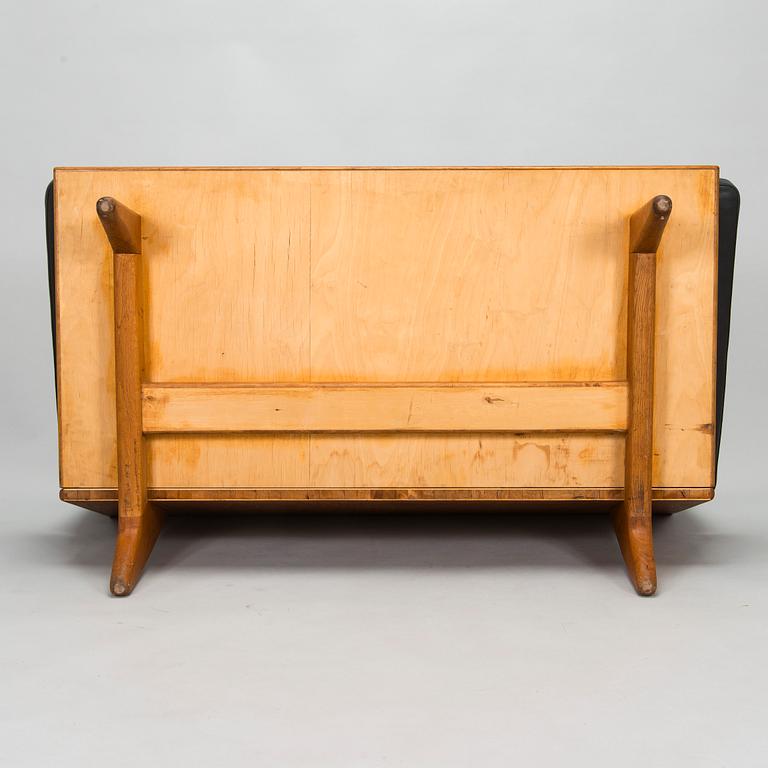 Carl Gustaf Hiort af Ornäs, a 1950s 'Åre' sofa for Puunveisto Oy - Wood work Ltd.