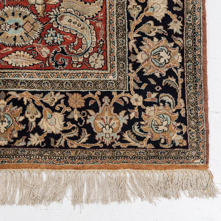 Carpet, oriental, approx. 207 x 138 cm.