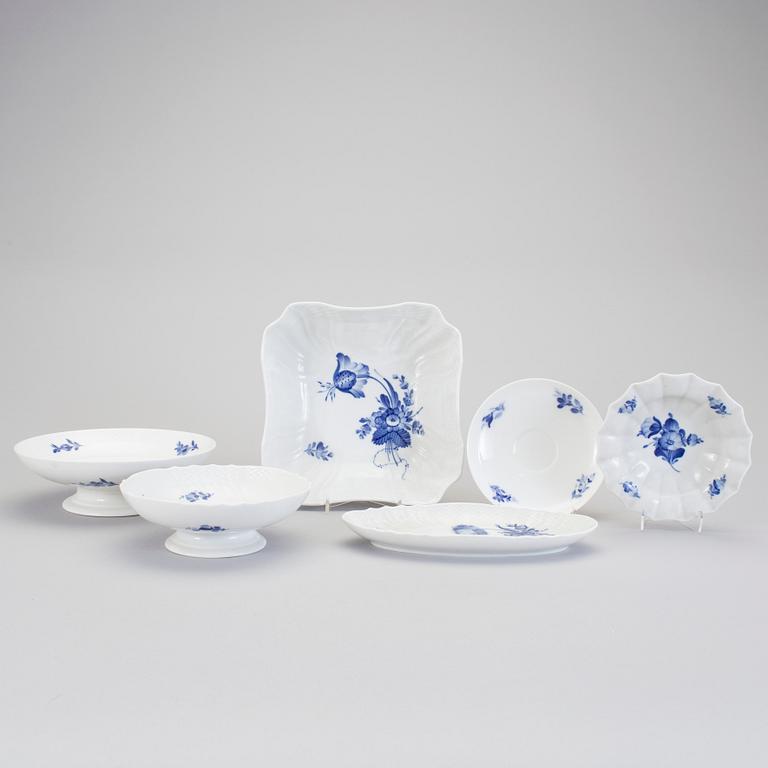 MATSERVIS, 116 delar, porslin, "Blå blomst", Royal Copenhagen.