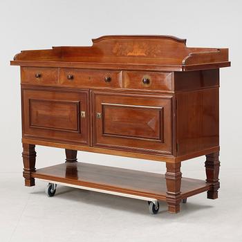 SIDEBOARD, Jugend, omkr sekelskiftet 1900.