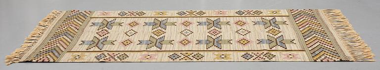 Märta Måås-Fjetterström, MÄRTA MÅÅS-FJETTERSTRÖM, A CARPET, "Vit botten", flat weave, ca 252 x 154 cm, signed MMF.