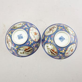 A pair of Chinese modern porcelain bowls.