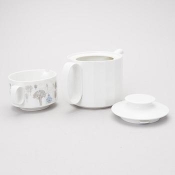A 53 piece "Winterreise" & "Polygon"  dinner/coffee set by Rut Bryk and Tapio Wirkkala for Rosenthal. Late 20th century.