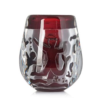 9. Edvin Öhrström, an ariel glass vase, Orrefors, Sweden, 1939, no. 90.
