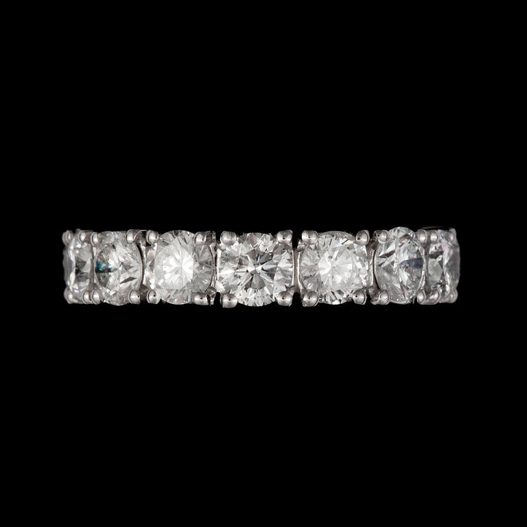 A brilliant-cut diamond eternity ring. Total carat weight circa 5. 00 cts. Quality circa G-H/SI.