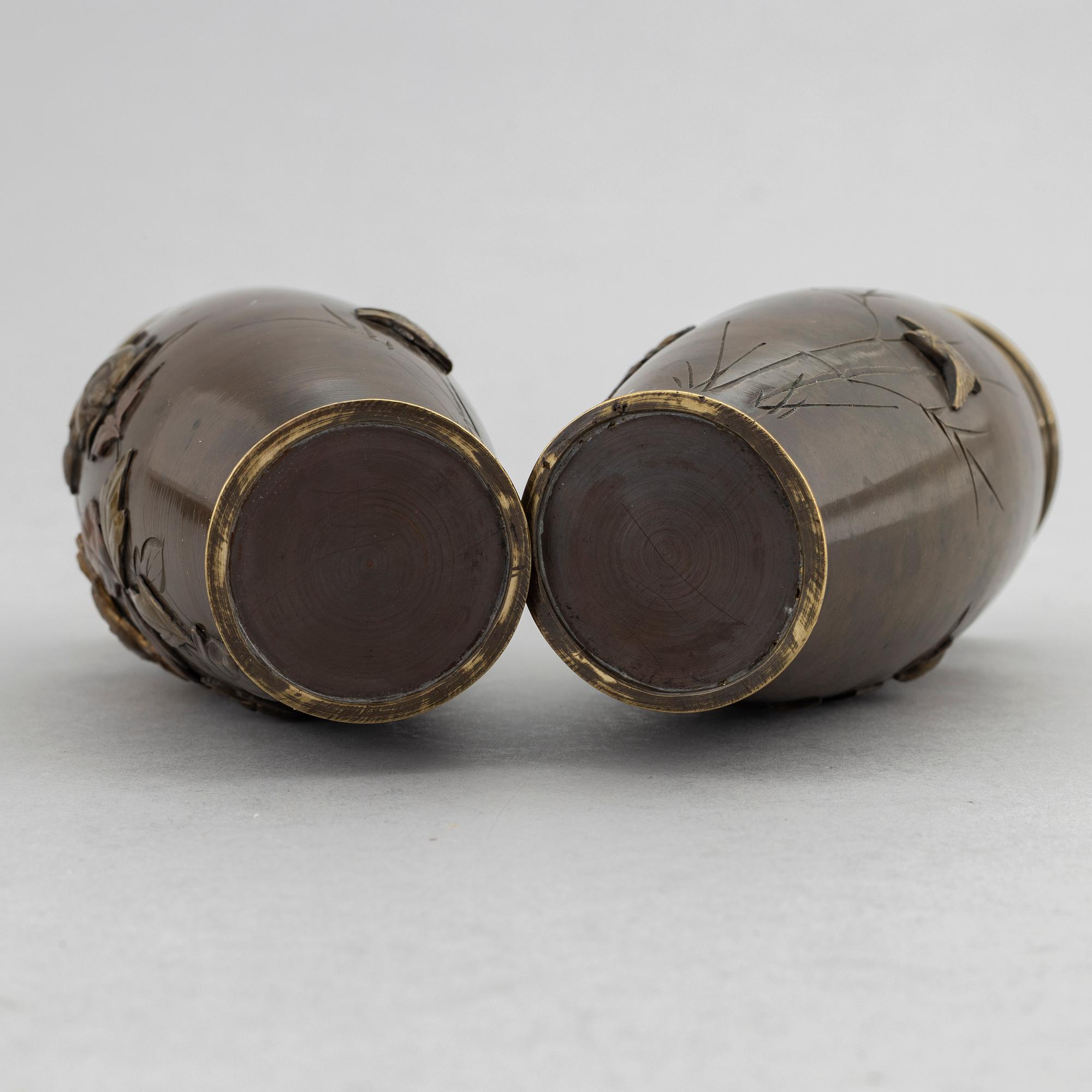 Vaser, ett par, brons, Japan, Meiji (1868-1912).