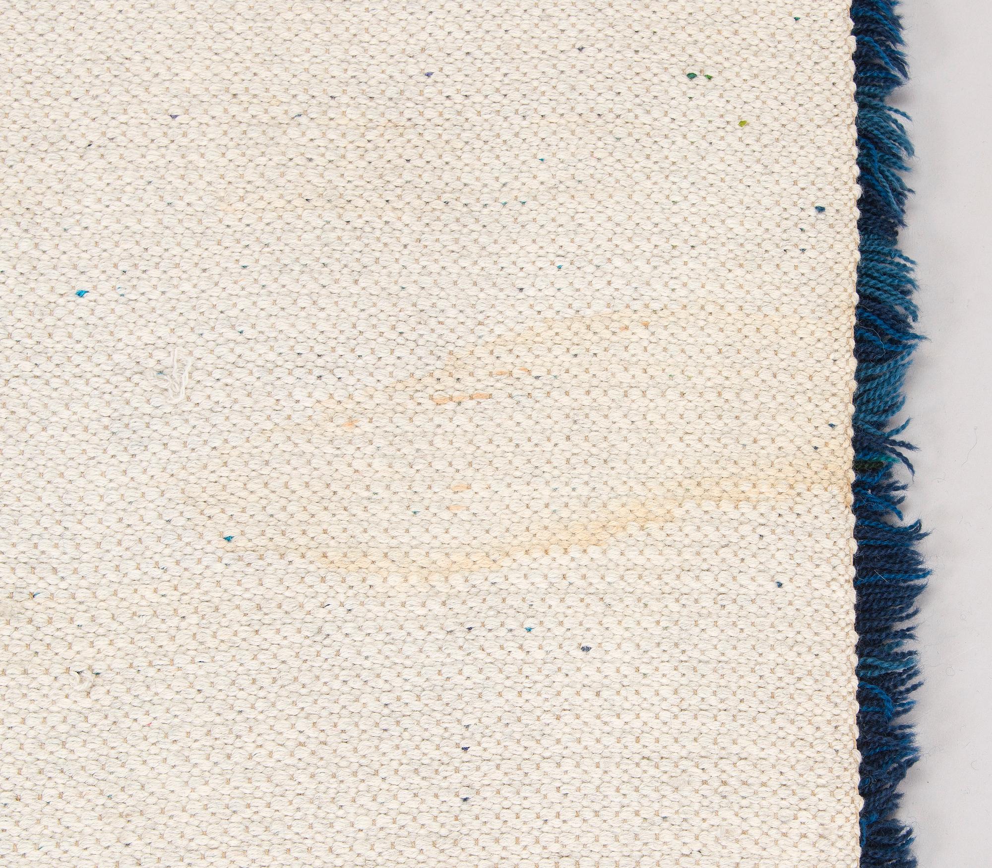 Irma Kukkasjärvi, ryijy, malli Neovius. Noin 175 x 105 cm.