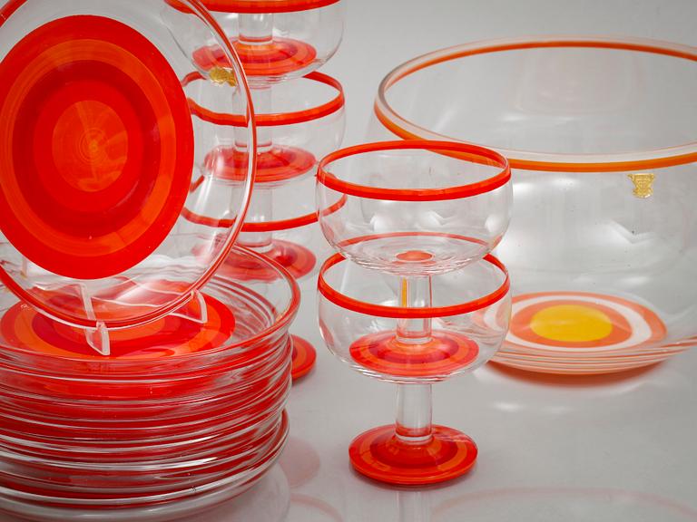 SERVISDELAR, 15 delar, glas. "Mitt i Prick", Catharina Åsélius-Lidbeck. 1960-tal.