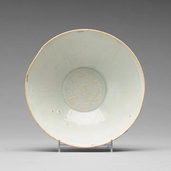 587. A pale celadon glazed double fish bowl, Song dynasty (960-1279).