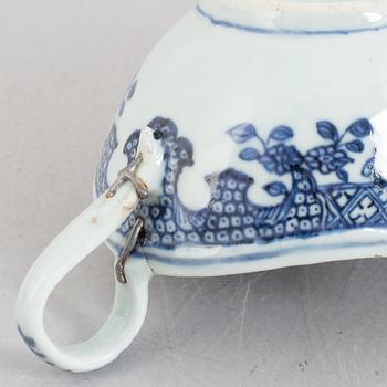 15 pieces of Chinese porcelain, the Qing dynasty, 18th-19th century.