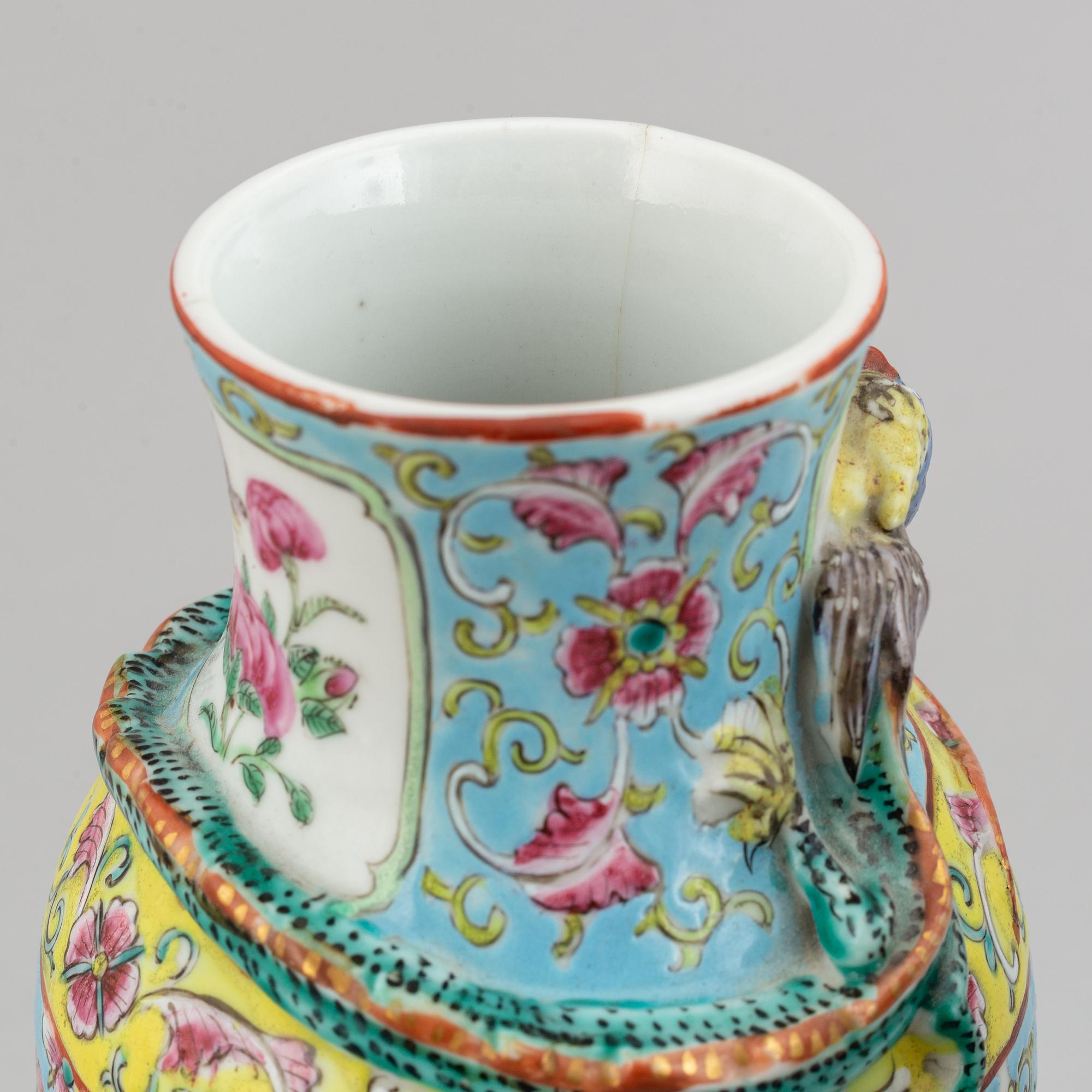 A pair of famille rose canton porcelain vases with covers, Qing dynasty, late 19th century.