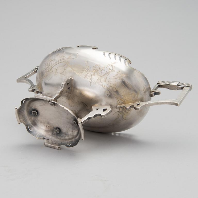 An art nouveau silver fruit bowl with gilt interior, marked BM, Russia around 1900.