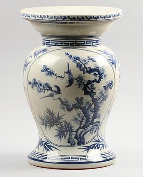 PIEDESTAL, porslin, Kina. 1900-tal.
