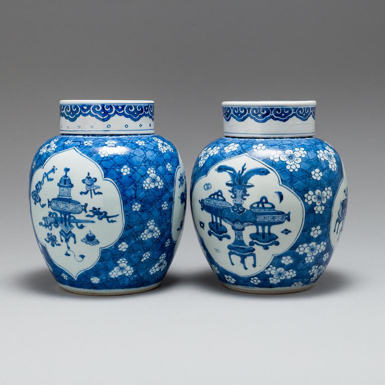 Two blue and white jars with covers, Qing dynasty, Kangxi (1662-1722).