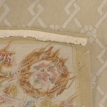 MATTA, Aubusson-liknande, 1900-talets mitt/andra hälft, ca 274 x 182 cm.