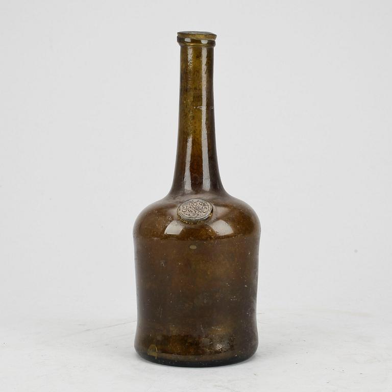 VINFLASKA, glas, sjöfynd, märkt Constantia wyn, Sydafrika, 1700-tal.