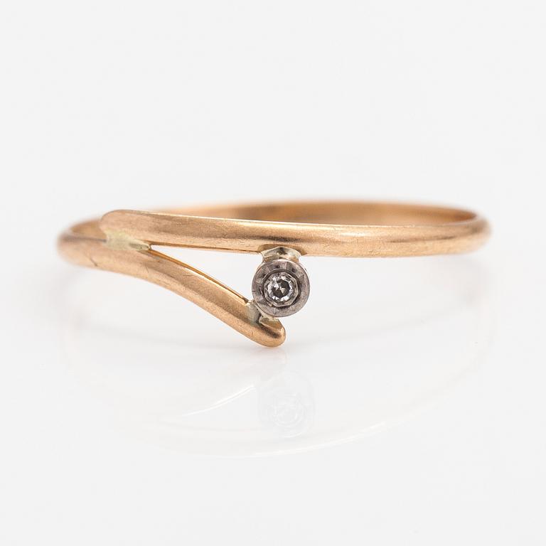 Elis Kauppi, A 14K gold ring with a ca. 0.009 ct diamond. Kupittaan kulta, Turku 1985.