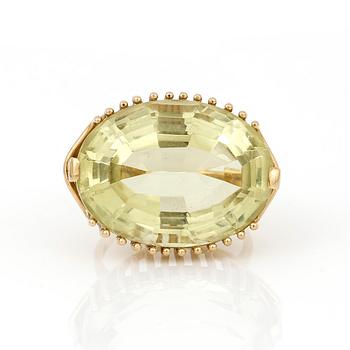 RING, 18K guld med oval facetterad citrin, ca 25,59 ct. Vikt ca 13,38 g.