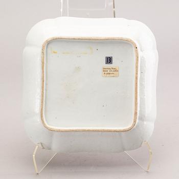 A Chinese kanton porcelain plate.