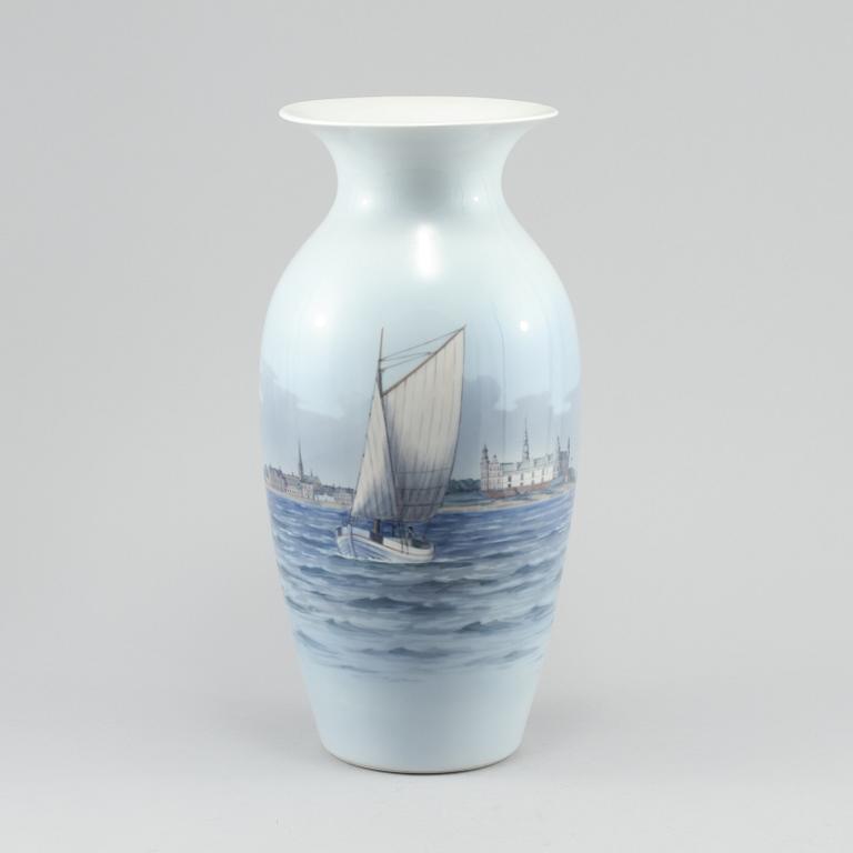 VAS, porslin, Royal Copenhagen, 1900-tal.