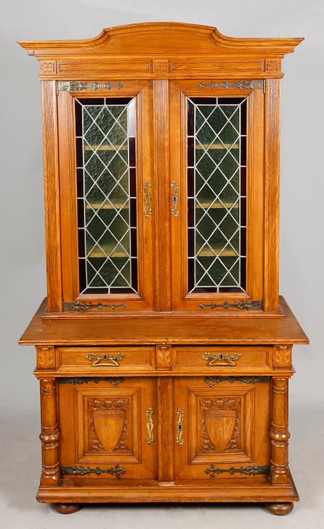 VITRINSKÅP, sekelskiftet 1900.