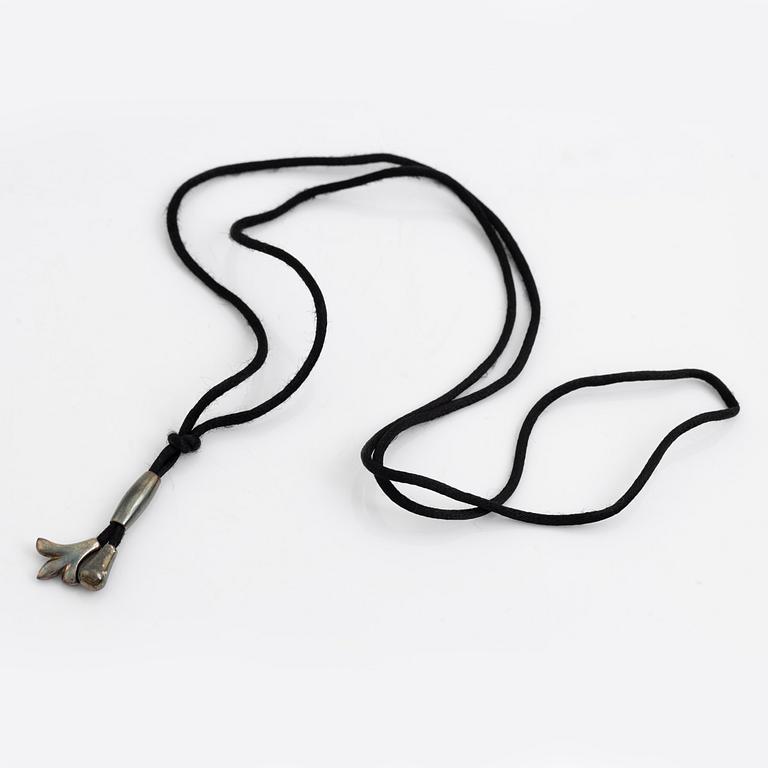 Ole Lynggaard, pendant, silver, with textile.