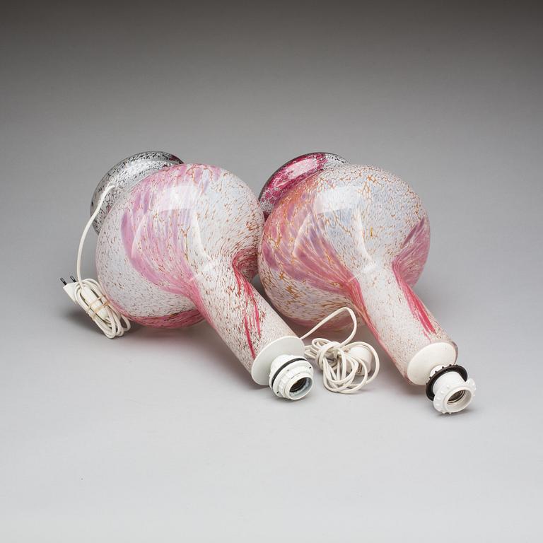 BORDSLAMPOR, ett par, glas. 1900-talets andra hälft.