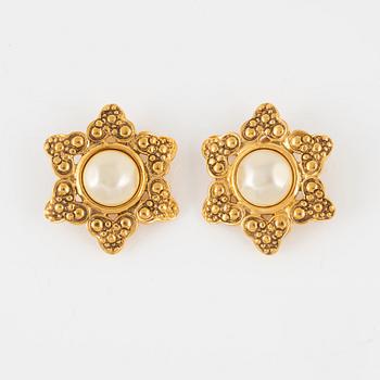 Chanel, earrings, 1990-92.