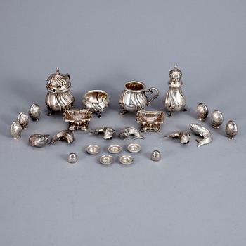 PARTI SILVER, b.la Danmark, 1930-tal, flertalet med svenska importstämplar. Total vikt ca 538 gram.