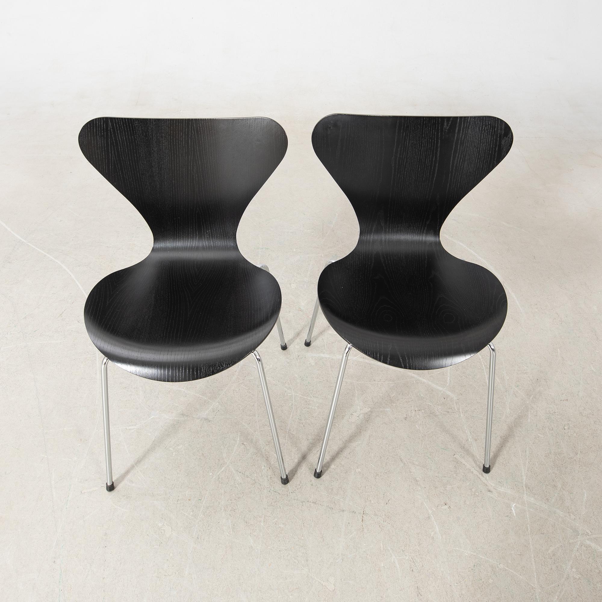 Arne Jacobsen, chairs, a pair, "The Seven", Fritz Hansen, Denmark 2007.