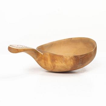 Esse Poggats, Wooden drinking cup, signed.