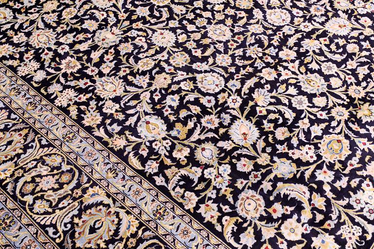A carpet, Kashan, signed, ca 410 x 292 cm.